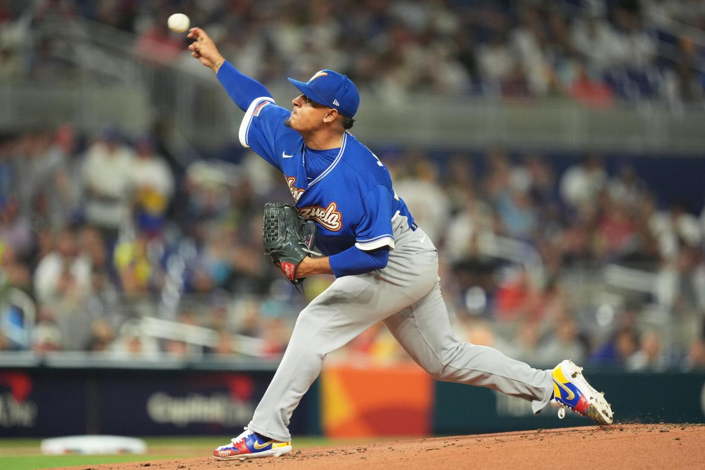 Keider Montero pitching for Venezuela in WBC 2026 semifinal vs Italy