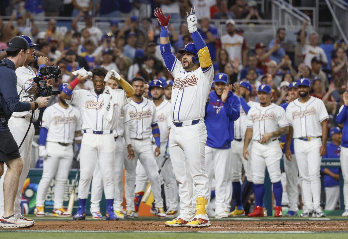Venezuela pool play celebration